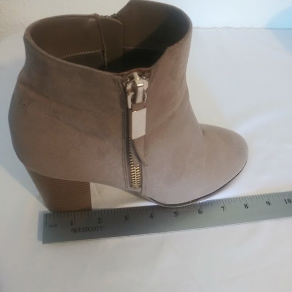 Apt. 9 women's size 8.5 tan high heel ankle boots - Picture 6 of 12